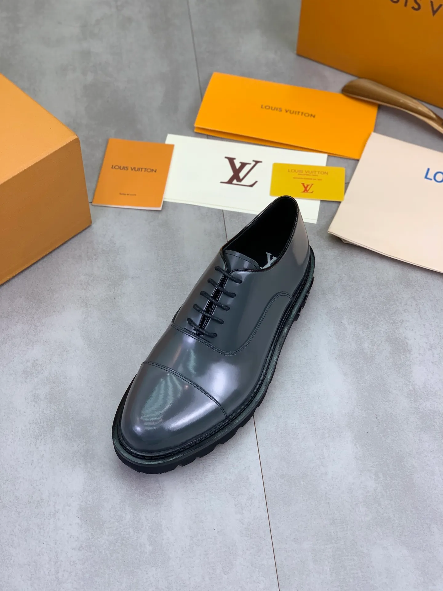 Factory price P820 💎💎💎Top version LOUIS VUITTON [Louis Vuitton] - LV men's business casual leather shoes, luxurious and noble 👞All imported original cowhide, just to create a more comfortable wearing experience, upper: original high-end calfskin➕Imported soft cowhide lining, original lightweight foam outsole✔️Color: 3️⃣colors available Size: 39-44 (38.45 46 can be customized (non-returnable)
